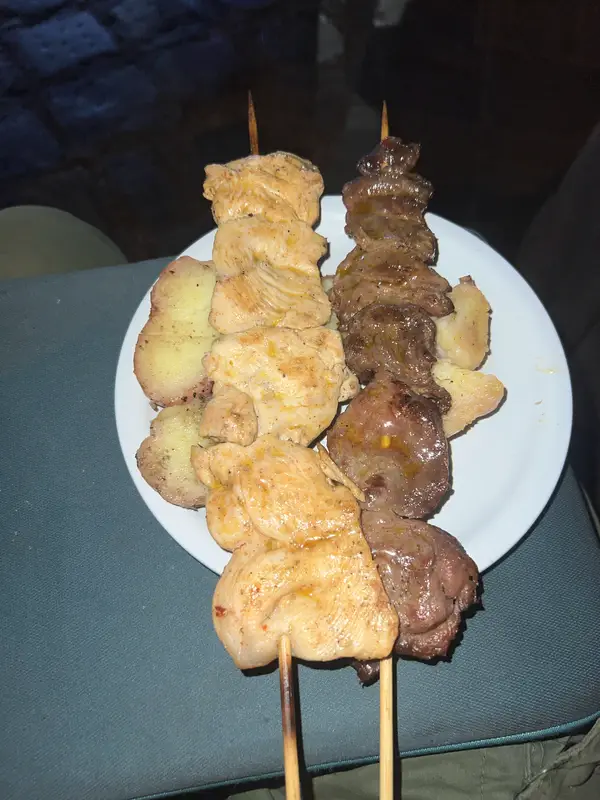 Anticuchos ou Alitas Pérou
